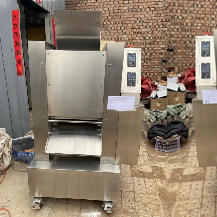 Macchina automatica per la produzione di polpette di mais di riso